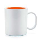 caneca-de-plastico-branco-fundo-laranja