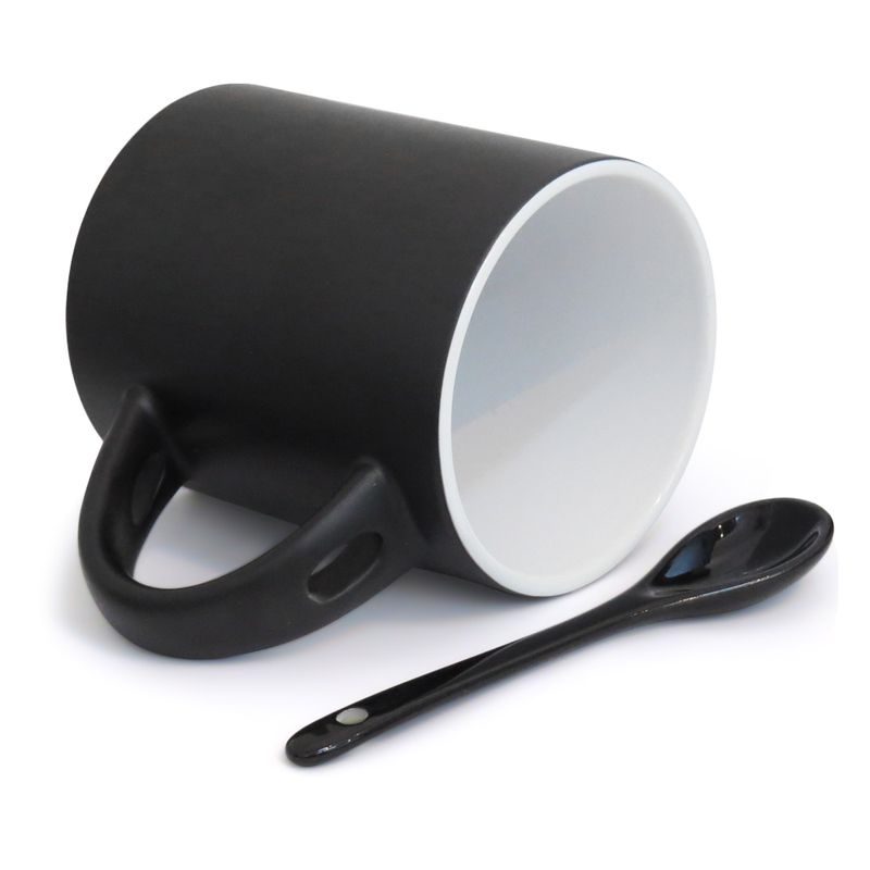 Caneca-Magica-com-Colher-Preta-2